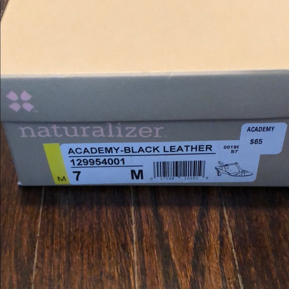 Naturalizer Academy Black Leather Heeled Sandal - Picture 3 of 3